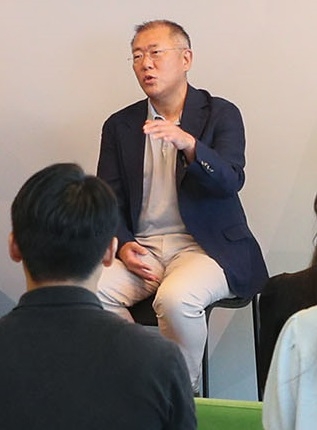 정의선 회장, MZ세대 만나 "어려워도 중꺽마"