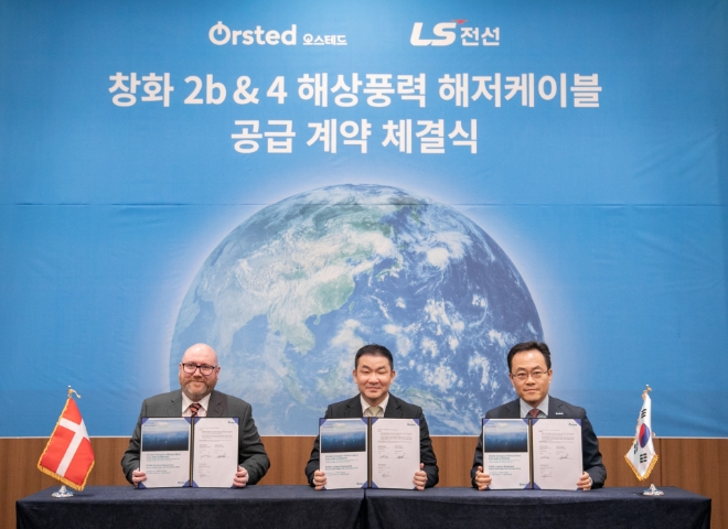 LS전선(대표 구본규)은 세계 1위 해상풍력 기업 덴마크 오스테드(Ørsted)社와 대만 장화현(彰化縣) 해상풍력단지에 대한 해저케이블 공급 계약을 체결했다. /사진제공=LS전선.