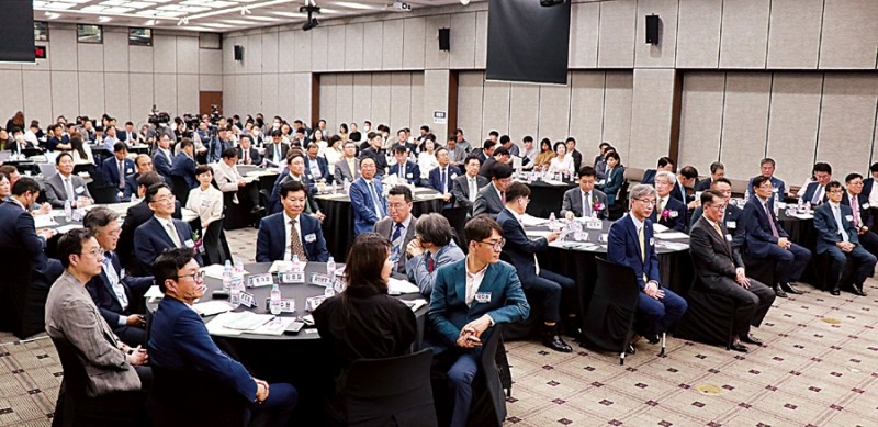 ▲ 지난 23일 오후 서울 중구 은행연합회 국제회의실에서 열린‘2023 한국금융미래포럼 : 금융대전환, 새도약 길을 찾다’에서 참석자들이 강연을 듣고 있다.