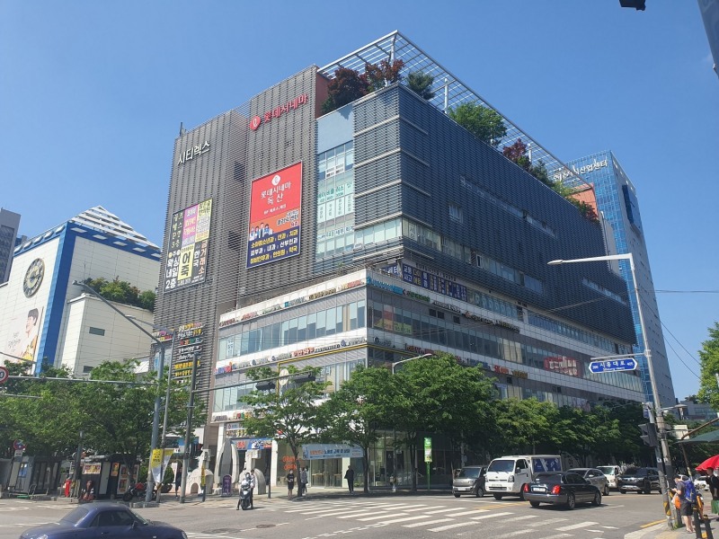 롯데시네마 독산점 전경 / 사진제공=부동산플래닛