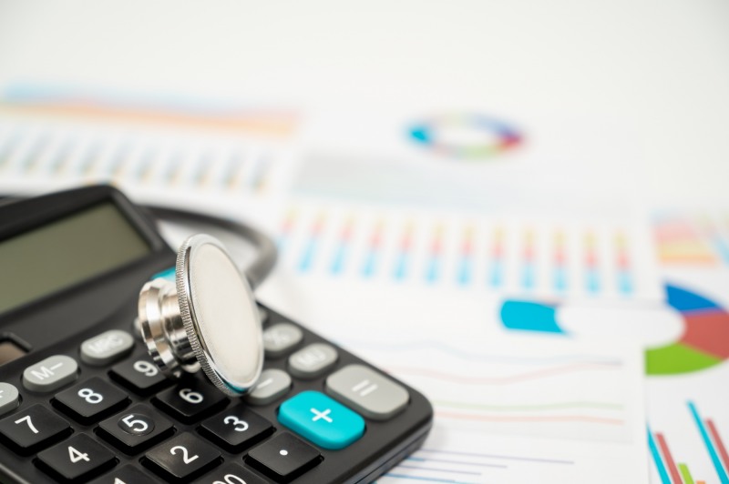 금융감독원이 실손의료보험 갱신보험료 부담으로 계약 해지를 고려할 경우 4세대 계약전환제도를 알아보라고 당부했다./사진제공=이미지투데이