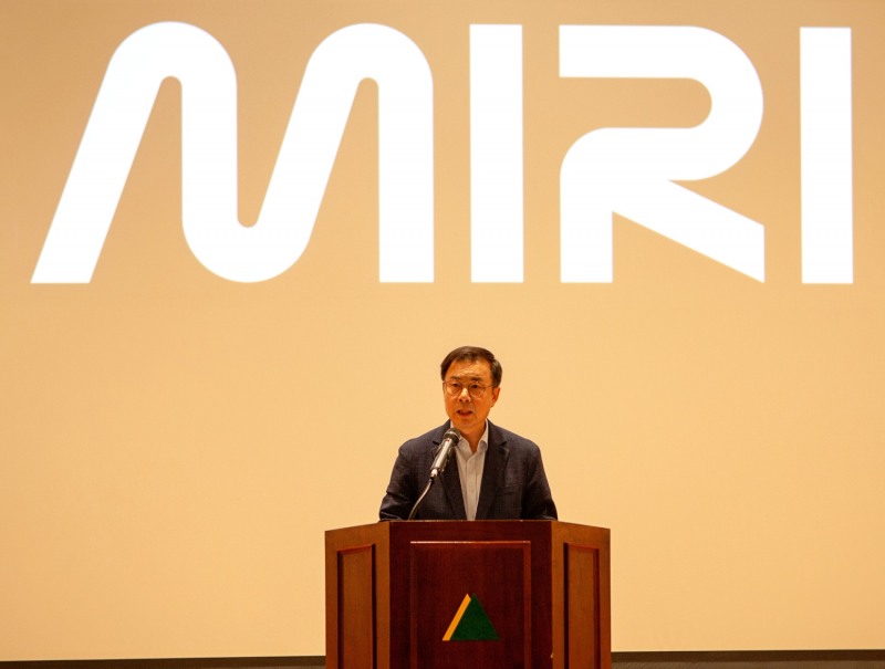 1일 현대엘리베이터 충주 본사 스마트 캠퍼스 대강당에서 열린 첨단 유지관리 서비스 ‘MIRI(미리)’ 론칭 행사에서 조재천 대표이사가 축사를 하고 있다. 사진 제공=현대엘리베이터