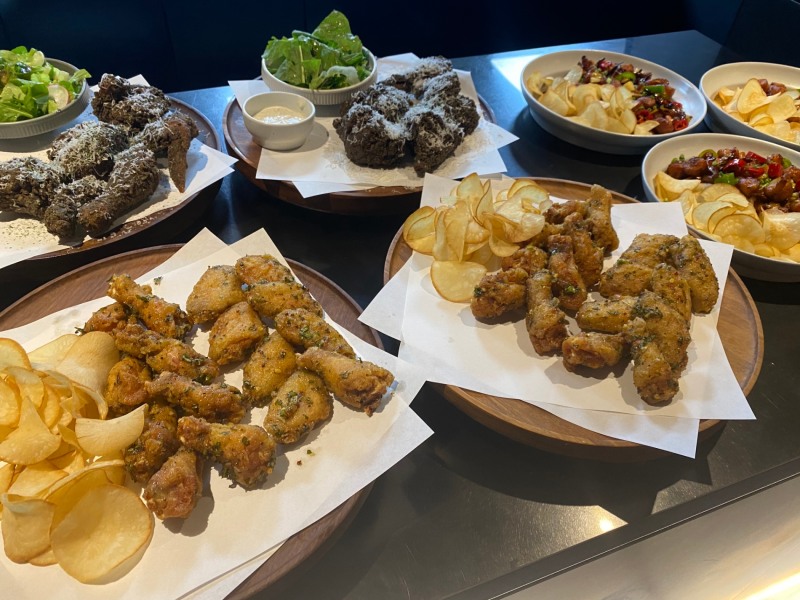 교촌필방 메뉴 모습들./사진 = 홍지인 기자