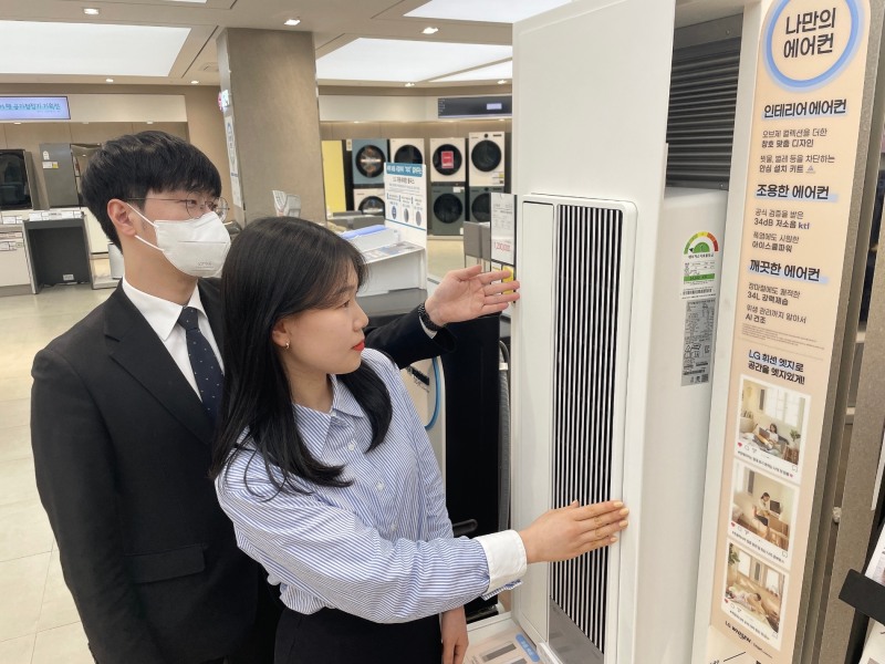 전자랜드에 따르면 소형 냉방 가전이 인기를 끌고 있다. /사진제공=전자랜드