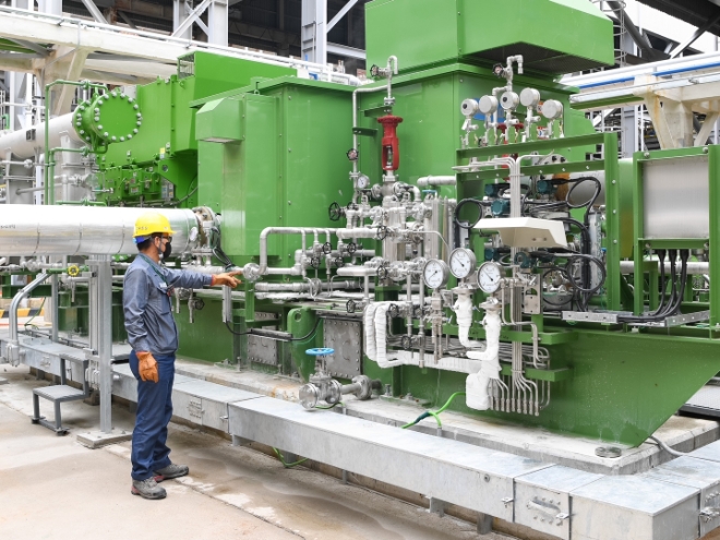 에쓰오일(대표 안와르 알 히즈아지)은 산업용 가스 제조업체인 동광화학(대표 : 최남호)에 이달 중순부터 탄산 제조 원료로 쓰이는 부생가스를 종전보다 2배 늘려 연간 20만 톤을 공급한다. /사진제공=에쓰오일.