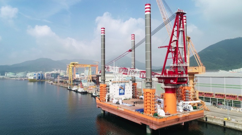 국내 최초의 해상풍력 전용 설치선 '현대프론티어호'/사진제공=현대스틸산업