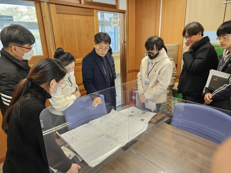 용산구 남정초등학교 통학로 개선 관련 간담회./사진제공=용산구