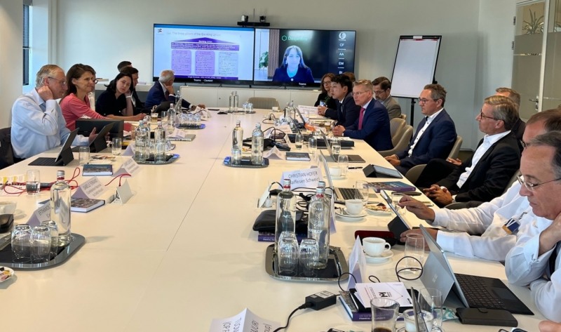 지난 9일 네덜란드 라보뱅크 본부에서 유럽협동조합은행협회(EACB) 회원기관 대표자들이 협동조합 비즈니스 모델 촉진을 위한 방안 등을 논의했다. /사진제공=새마을금고중앙회