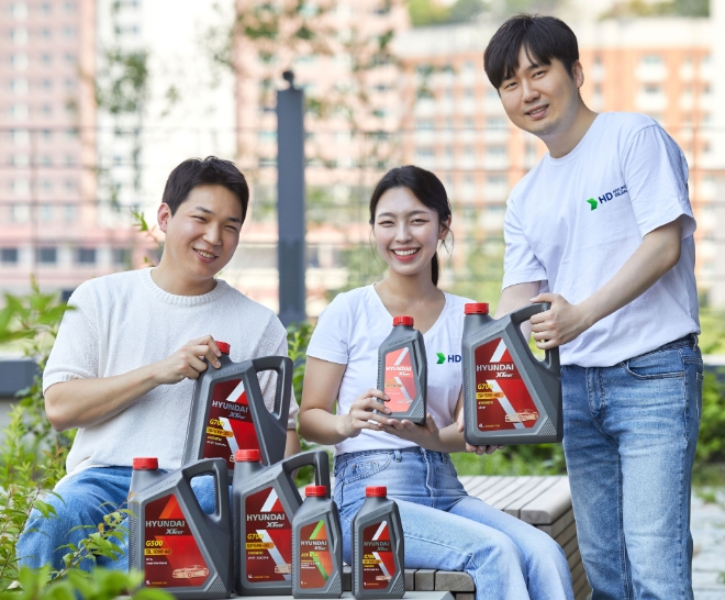 HD현대오일뱅크(대표 주영민)가 플라스틱 용기 제조업체인 신성산업과 재생 플라스틱을 활용한 용기를 공동 개발해 자사 윤활유 브랜드인 엑스티어(XTeer) 제품 군에 도입한다. /사진제공=HD현대오일뱅크.