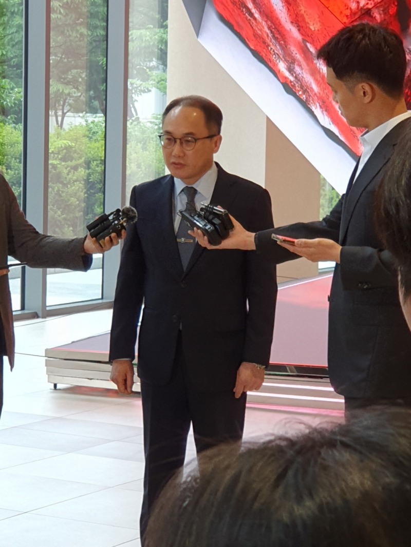 이원석 검찰총장(가운데)이 22일 여의도 한국거래소를 방문해 기자들의 질문에 답변하고 있다. / 사진= 한국금융신문(2023.06.22)