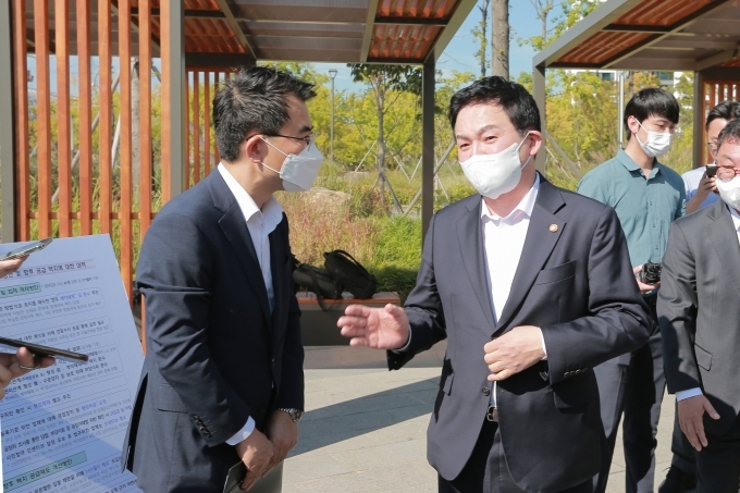 지난해 9월 벌떼입찰 근절방안 관련 현장 점검에 나선 원희룡 국토교통부 장관 / 사진=국토교통부