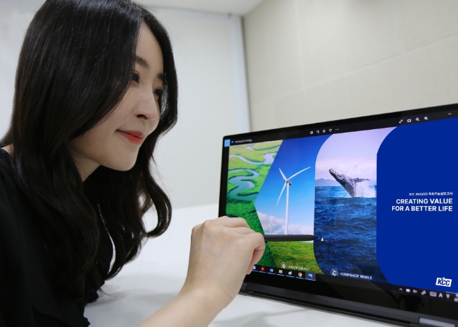 KCC(대표 정재훈)는 2023년 한 해 동안의 지속가능경영 활동성과를 담은 지속가능성보고서를 인터랙티브(Interactive) PDF로 발간했다. /사진제공=KCC.