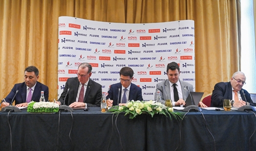 ▲ 지난달 13일(현지시간) 루마니아 부쿠레슈티에 위치한 JW Marriott 호텔에서 삼성물산 오세철 사장(왼쪽에서 세번째) 등 각사 경영진이 루마니 아SMR 공동추진MOU에서명하고있다. 사진제공 = 삼성물산 건설부문