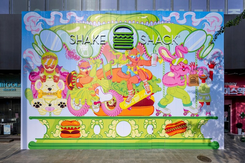 쉐이크쉑 강남점이 아티스트 서인지와 협업해 선보인 ‘더 랜드마크 인 강남 (The Landmark in Gangnam)’ 호딩 아트./ 사진 = SPC