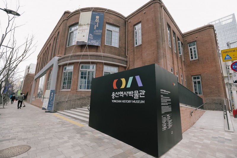 HDC현대산업개발은 철도병원 본관의 역사성을 보존하기 위해 외형을 최대한 유지하고 옥상에 개방형 녹지공원을 조성해 서울의 문화 콘텐츠인 역사박물관으로 재탄생시켰다./사진제공=HDC현산