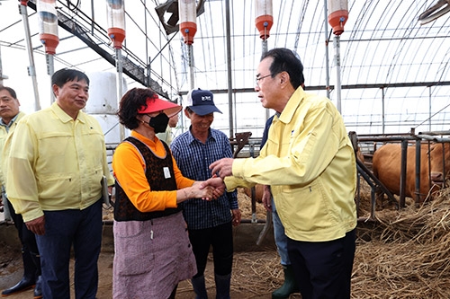 농협중앙회, 집중호우 피해 입은 농업인 위해 25억 규모 성금 전달