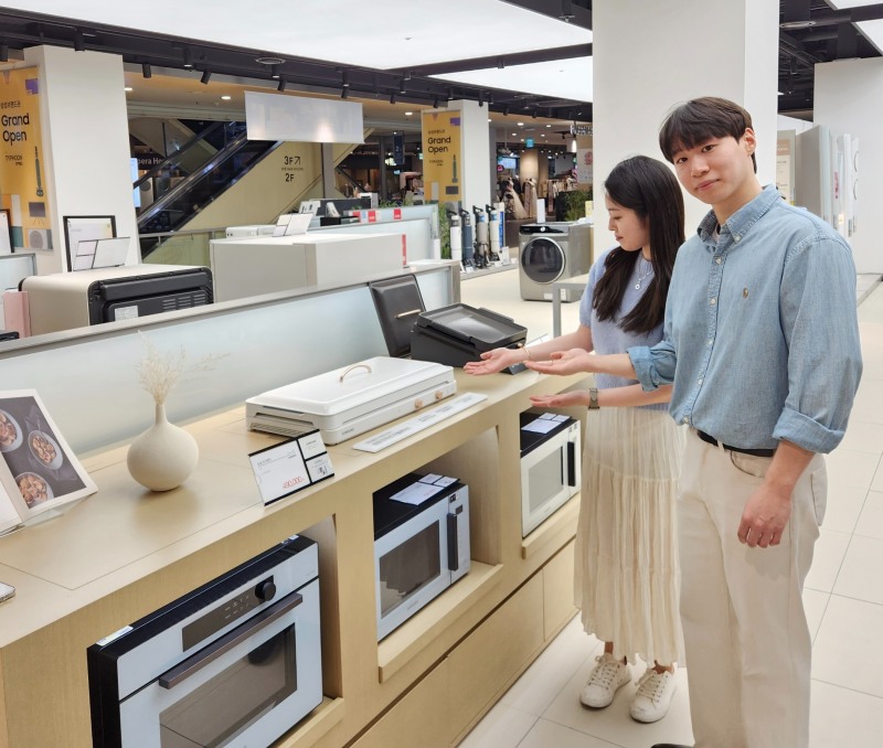 전자랜드는 8월 한달간 여름 필수 가전 등 할인행사를 진행한다./사진제공=전자랜드