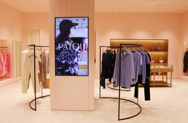 생활문화기업 LF(대표이사 김상균)는 수입중인 프랑스 브랜드 '빠투'를 롯데백화점 에비뉴엘 명동점에 이어 현대백화점 판교점에 잇달아 출점한다고 2일 밝혔다. /사진=LF