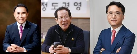국내 치킨 3사(BBQ·교촌·bhc)의 출점 경쟁은 해외로도 옮겨붙고 있다. 사진은 제너시스BBQ그룹 윤홍근 회장과 교촌치킨 권원강 회장, bhc치킨 박현종 회장. /사진=각 사