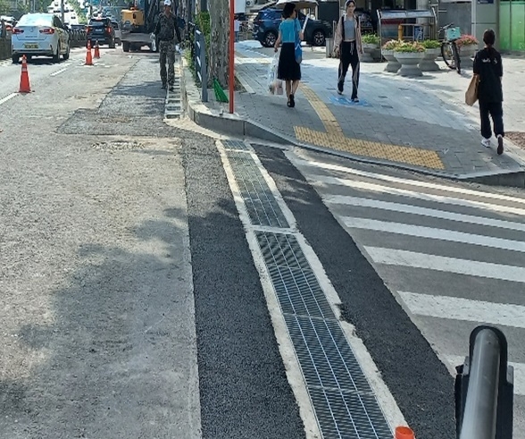 사당어르신종합복지관 주변 빗물받이 설치./사진제공=동작구