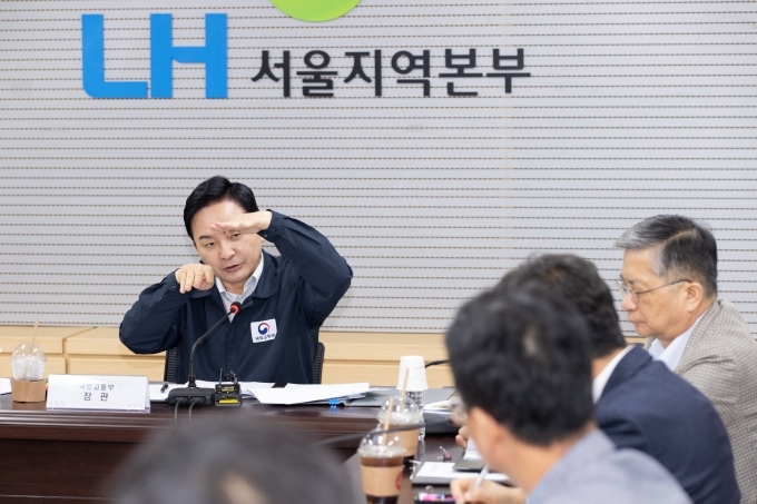 지난달 31일 열린 LH 공공주택 긴급안전점검 회의에서 원희룡 국토교통부 장관이 발언하고 있다. / 사진제공=국토교통부