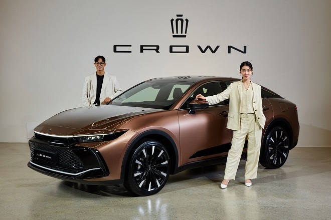 토요타 크라운.