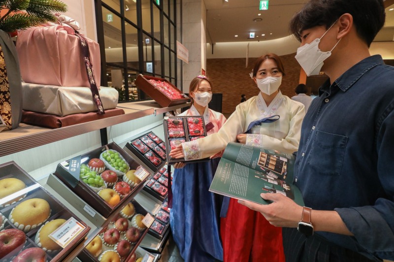 현대백화점이 2023년 추석 선물세트 예약판매를 시작한다. /사진제공=현대백화점그룹