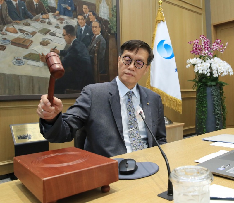 이창용 한국은행 총재가 24일 오전 서울 중구 한국은행에서 열린 금융통화위원회 본회의에서 회의를 주재하고 있다./사진제공=한은