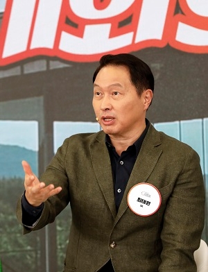 최태원 SK 회장, 직원들에게 "적극적으로 의견 내달라, 그래야 변한다"