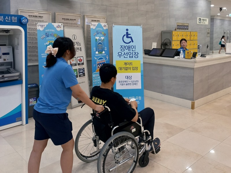 하이원워터월드 게이트 우선 입장 운영 모습. /사진제공=강원랜드