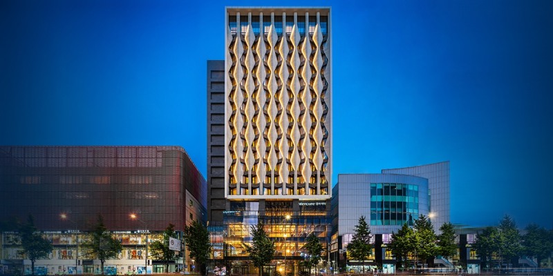 현대자산운용(대표이사 정욱)이 홍대 랜드마크 건물인 머큐어 앰배서더 홍대 매각을 추진한다고 25일 밝혔다. /사진제공 = 현대자산운용