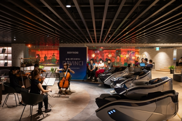 바디프랜드(대표이사 지성규·김흥석)가 롯데백화점 잠실점에서 가진 힐링콘서트 등 체험행사를 성황리에 25일 마무리했다. /사진=바디프랜드