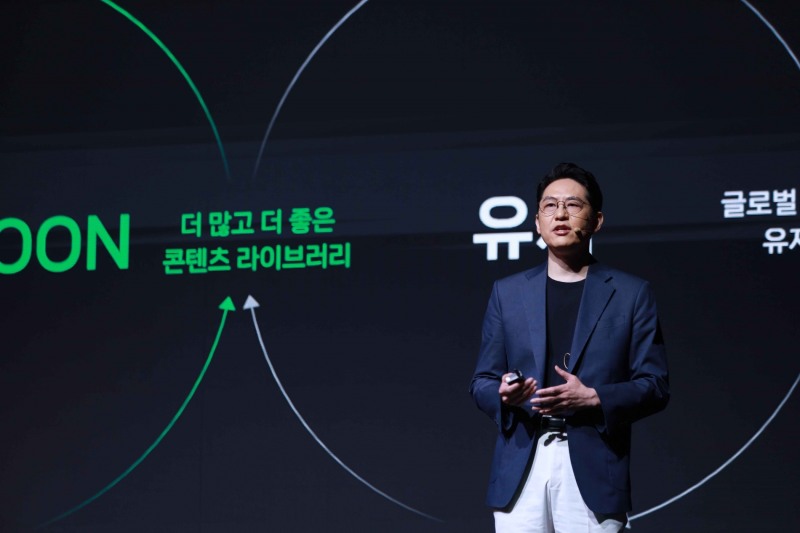 김준구 네이버웹툰 대표가 지난 24일 삼성 인터컨티넨탈 서울 파르나스에서 열린 팀네이버 컨퍼런스 '단 23'에 참석해 네이버웹툰의 AI 활용법에 대해 소개했다. / 사진제공=네이버웹툰