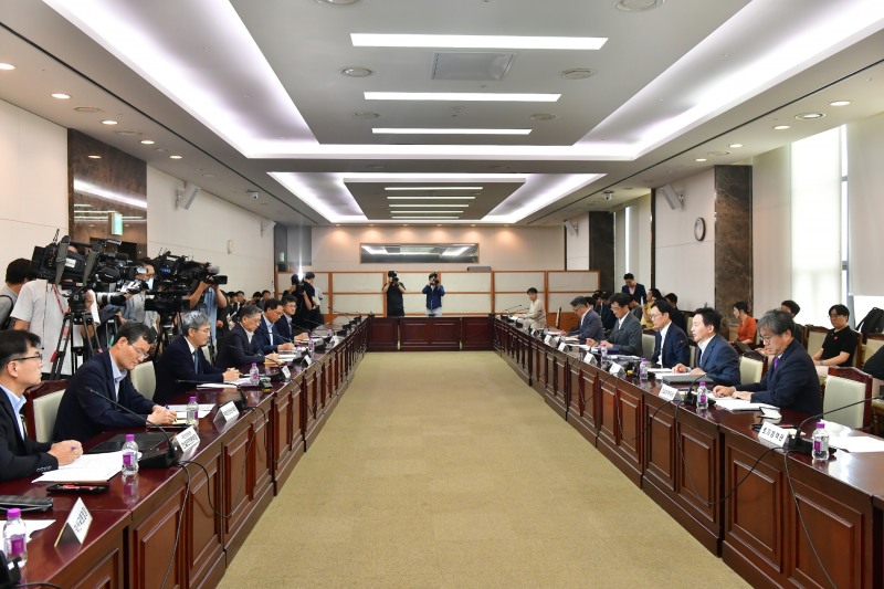 27일 열린 인천 검단아파트 지하주차장 붕괴 사고 후속조치 관련 간담회 / 사진제공=국토교통부