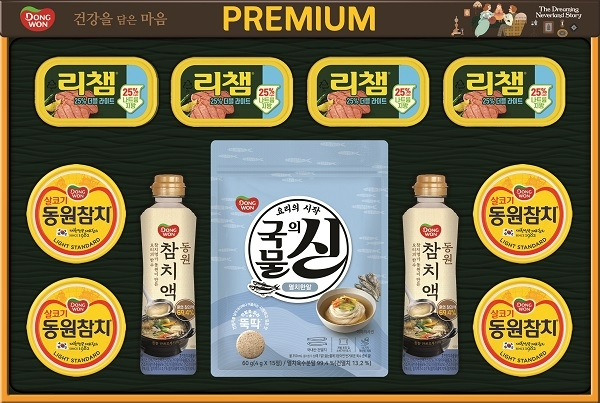 동원F&B(대표 김성용)가 폐플라스틱을 활용한 친환경 선물세트를 공개, 지속가능 트렌드를 선도해 나가기로 했다. /사진=동원F&B