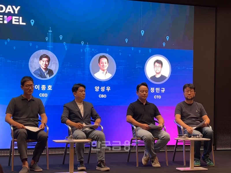 4일 서울 중구 SKT 타워에서 진행된 티맵모빌리티 기자 간담회에서 (왼쪽부터)이재환 CSO, 이종호 대표, 양성우 CBO, 정민규 CTO가 기자들의 질문에 답하고 있다. / 사진=이주은 기자