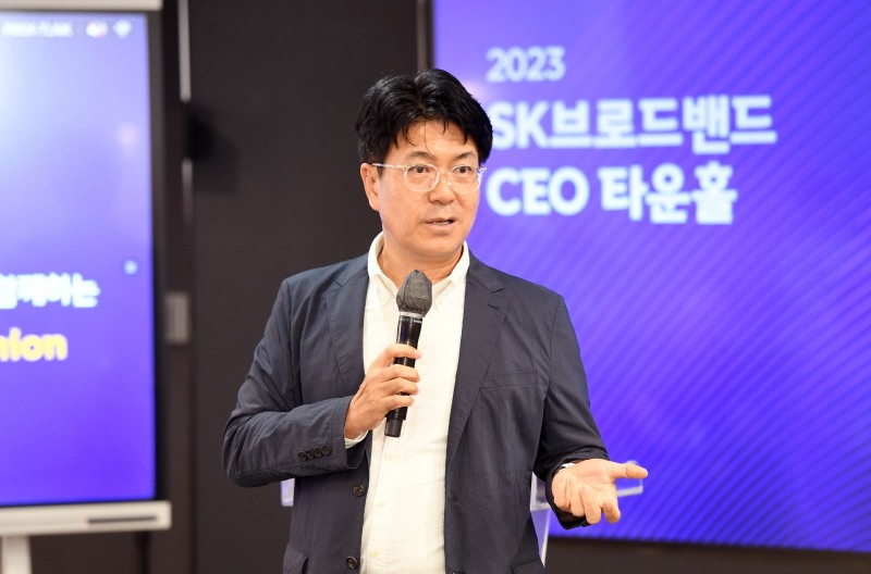 박진효 SK브로드밴드 대표이사 사장이 과감한 시도와 혁신으로 지속 가능한 성장을 추진하자며 혁신을 주문했다./사진제공=SK브로드밴드