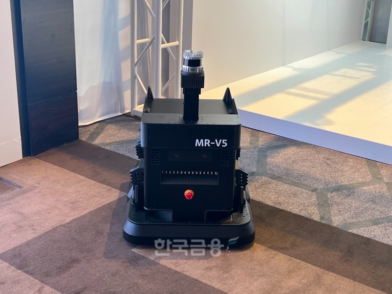 자체 개발한 모바일 로봇에 MMS 모듈을 결합한 아르고스 MR. / 사진=이주은기자