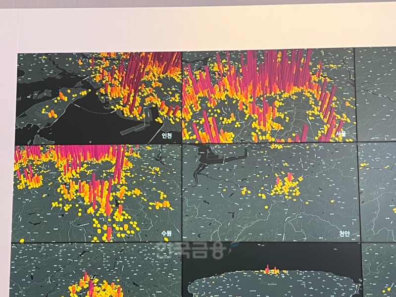 빅데이터 분석 기술을 시각화한 카카오모빌리티의 핵심 기술 ‘모빌리티 아틀라스’를 대형 스크린에서 볼 수 있었다. / 사진=이주은 기자