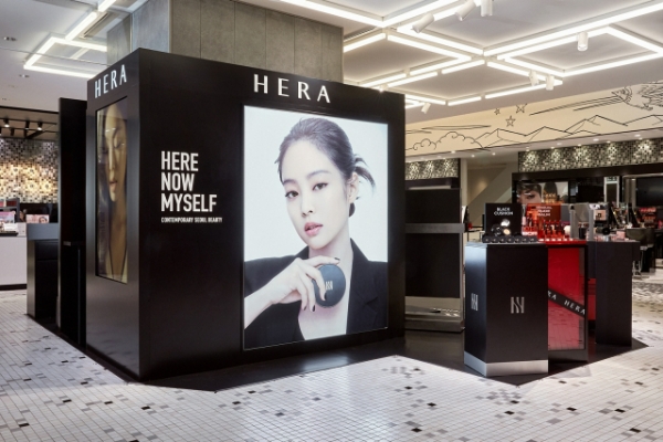 헤라는 8월 31일부터 일본 도쿄 시부야의 대형쇼핑몰 '스크램블 스퀘어'에서 브랜드 팝업 스토어를 운영하고 있다. /사진=아모레퍼시픽
