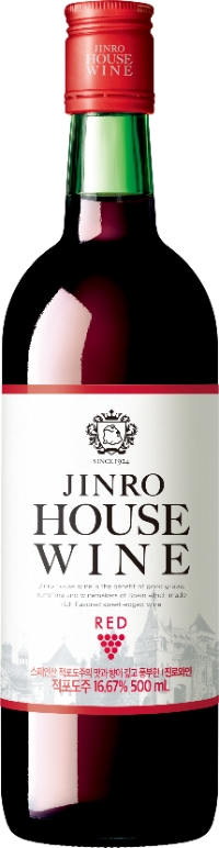 하이트진로(대표 김인규)는 국내 와인 대중화로 트렌드를 반영해 가성비 와인인 ‘진로하우스와인’의 패키지 리뉴얼을 단행한다고 13일 밝혔다.  /사진=하이트진로