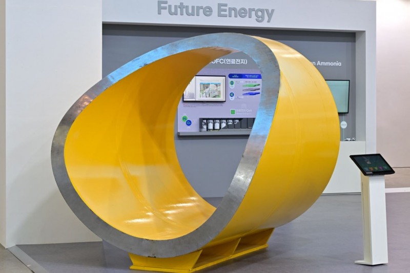 해상풍력 하부구조물의 핵심기자재인 ‘후육강관’ 실물 / 사진제공=SK에코플랜트