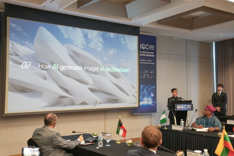 지난 19일 국토교통부가 주최하는 ‘GICC 2023' 고위급 다자회의에서 정영균 희림 회장(단상)이 발표하고 있다. /사진제공=희림종합건축사사무소