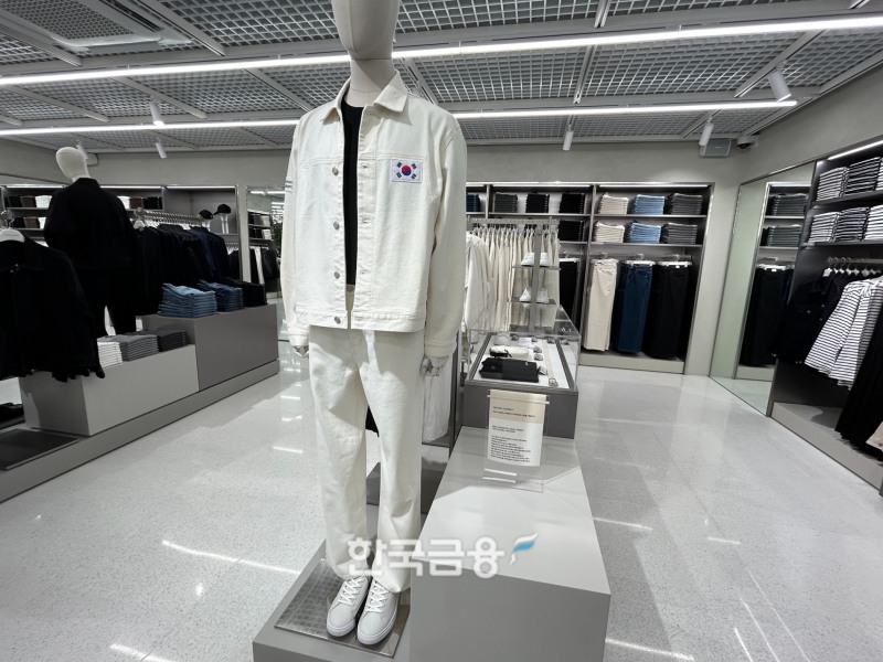 무신사 스탠다드 동성로점에서만 판매하는 항저우 아시안게임 단복. /사진=박슬기 기자