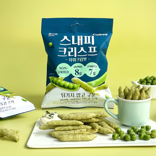 해태제과(대표 신정훈)는 열풍으로 구워 만든 완두콩 스낵 ‘스내피 크리스프’를 25일 출시한다. /사진=해태제과