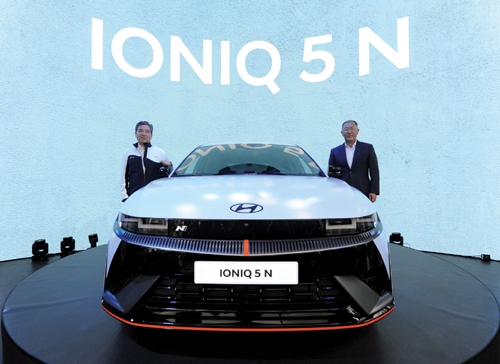 ▲ 현대차 정의선 회장(오른쪽)과 장재훈 사장.