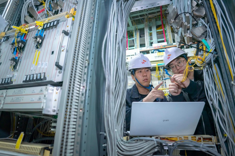 SK텔레콤이 국내 최초로 자사의 5G 백본에 400Gbps급 유선망을 상용 도입했다./사진제공=SK텔레콤
