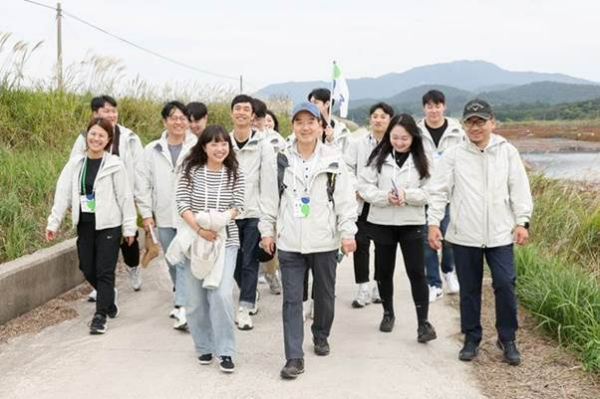 삼양그룹(회장 김윤)은 창립 99주년을 맞아 창업주의 생가가 있는 전라북도 고창에서 ‘헤리티지 워킹(Heritage Walking)’ 행사를 개최했다고 16일 밝혔다. /사진=삼양그룹
