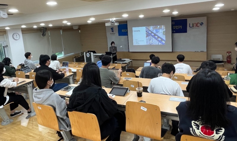 전주대학교 물류무역학과 4학년 학생들이 ‘쿠팡물류의 기초’ 수업을 듣고 있는 모습./사진제공=쿠팡 뉴스룸