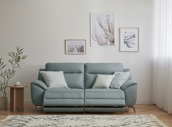 홈 인테리어 전문기업 ㈜한샘(대표 김유진)이 소파 3종과 침대 매트리스 1종 등 4종의 가구 신제품을 18일 출시했다. /사진=한샘